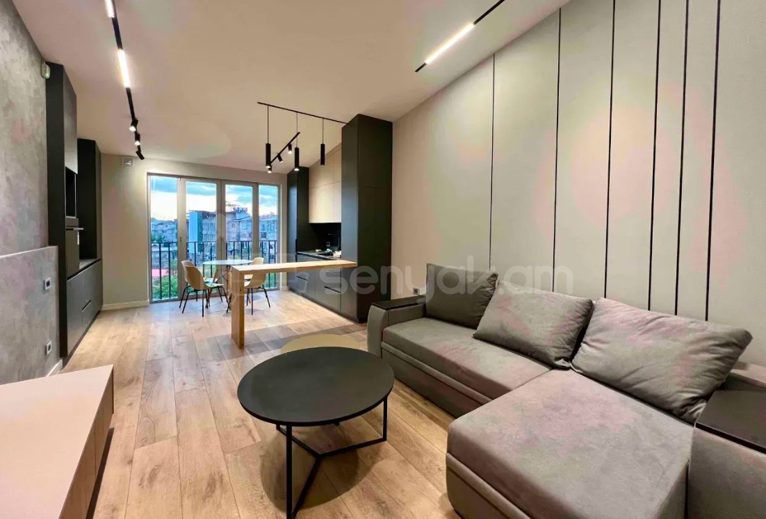 3 Սենյականոց Բնակարան Քարե Շենքում, 70քմ, 5/5 հարկ, Դիզայներական Վերանորոգված