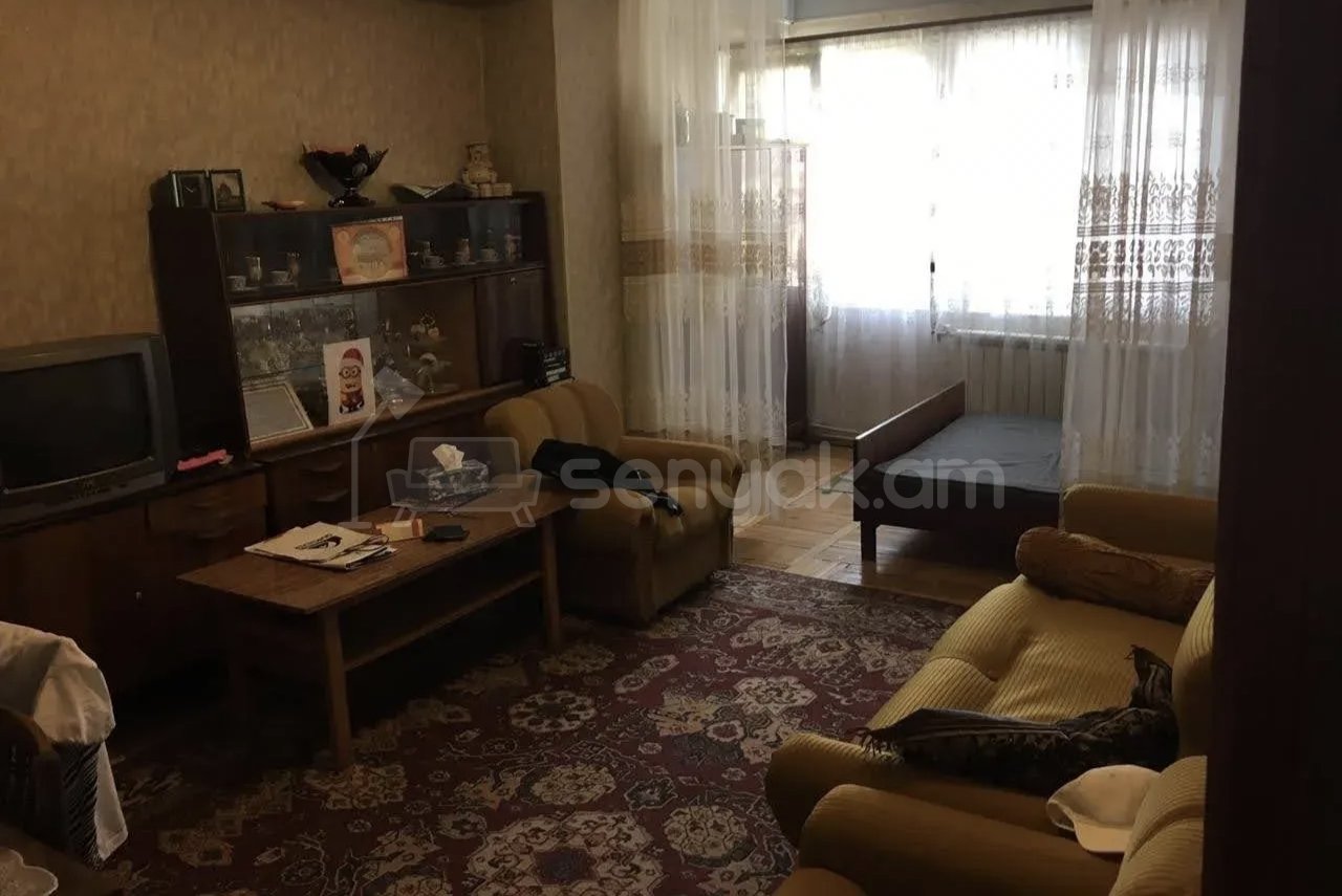 2 Սենյականոց Բնակարան Քարե Շենքում, 46քմ, 3/5 հարկ, Նորմալ Վիճակում, Կահավորված