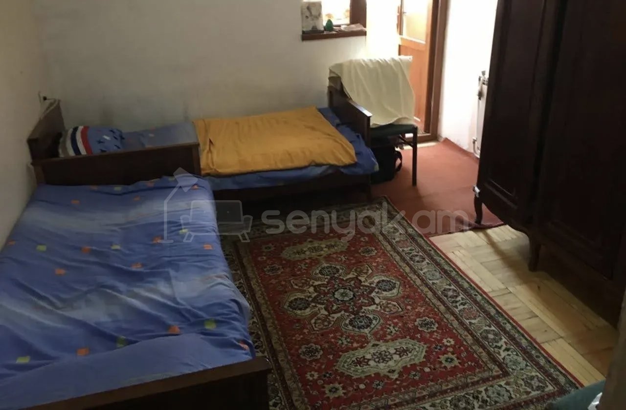 2 Սենյականոց Բնակարան Քարե Շենքում, 46քմ, 3/5 հարկ, Նորմալ Վիճակում, Կահավորված