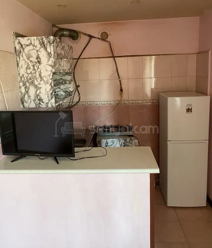 2 Սենյականոց Բնակարան, 45քմ, 3/9 հարկ, Նորմալ Վիճակում, Կահավորված, Արևկող