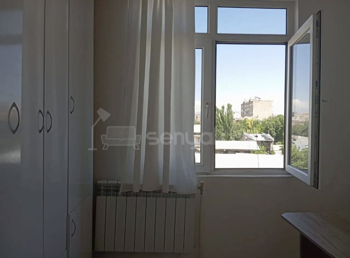 2 Սենյականոց Բնակարան Քարե Շենքում, 56քմ, 2/4 հարկ, Նորմալ Վիճակում, Կահավորված, Արևկող