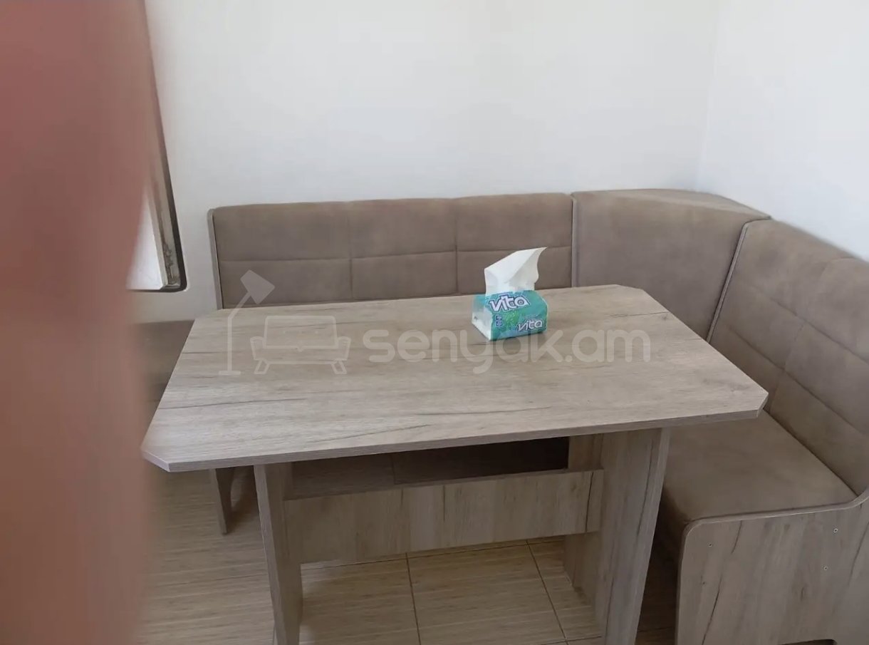 2 Սենյականոց Բնակարան Քարե Շենքում, 56քմ, 2/4 հարկ, Նորմալ Վիճակում, Կահավորված, Արևկող