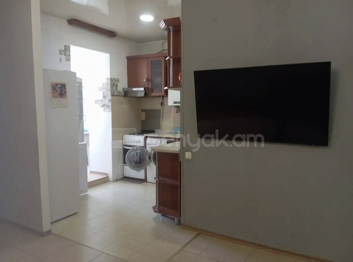 2 Սենյականոց Բնակարան Քարե Շենքում, 56քմ, 2/4 հարկ, Նորմալ Վիճակում, Կահավորված, Արևկող