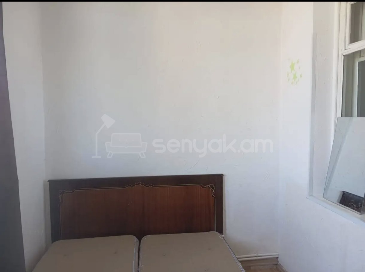 2 Սենյականոց Բնակարան Քարե Շենքում, 56քմ, 2/4 հարկ, Նորմալ Վիճակում, Կահավորված, Արևկող