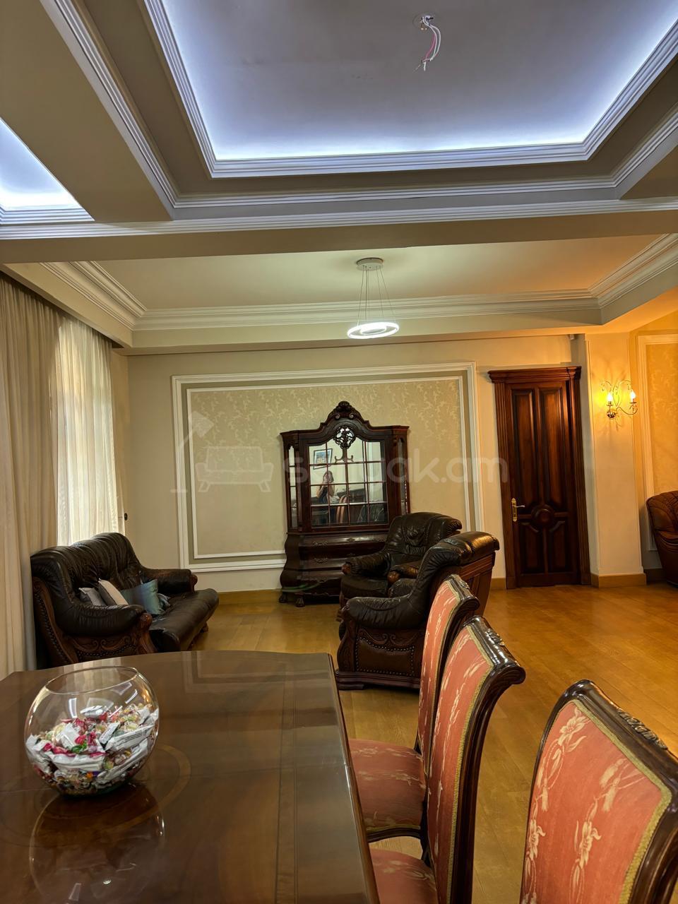 6 Սենյականոց Բնակարան, 140քմ, 1/3 հարկ, Կապիտալ Վերանորոգված