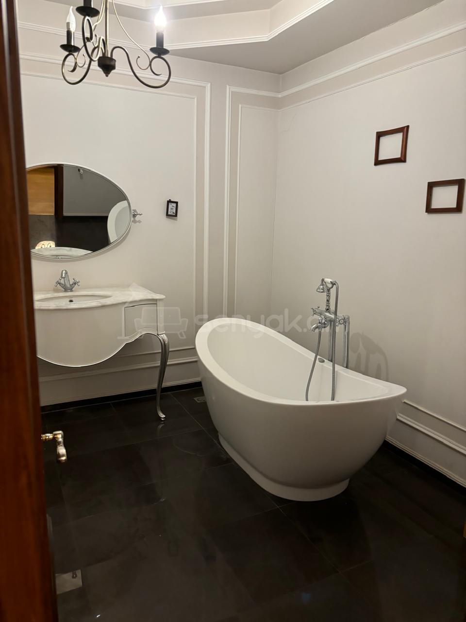 6 Սենյականոց Բնակարան, 140քմ, 1/3 հարկ, Կապիտալ Վերանորոգված