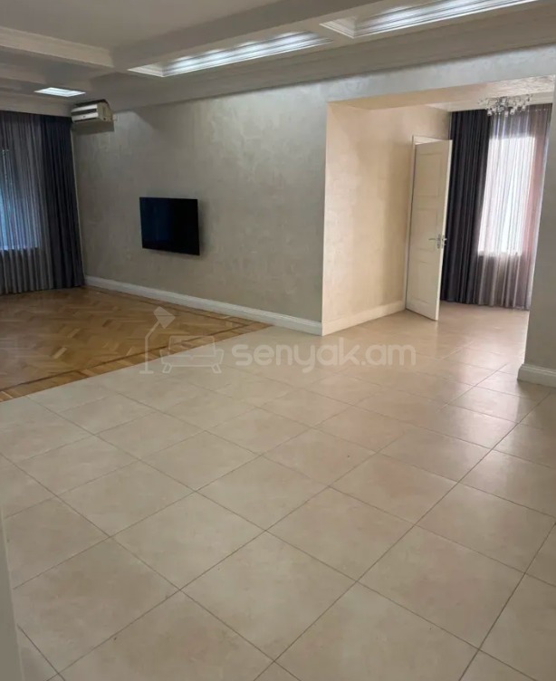 3 Սենյականոց Բնակարան Քարե Շենքում, 139քմ, 2/5 հարկ, Դիզայներական Վերանորոգված