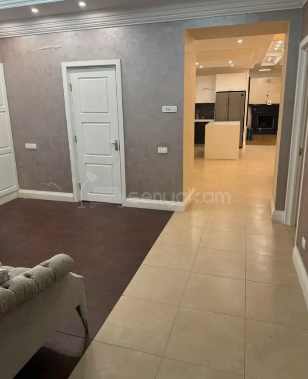 3 Սենյականոց Բնակարան Քարե Շենքում, 139քմ, 2/5 հարկ, Դիզայներական Վերանորոգված