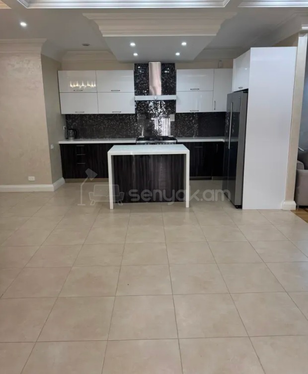 3 Սենյականոց Բնակարան Քարե Շենքում, 139քմ, 2/5 հարկ, Դիզայներական Վերանորոգված