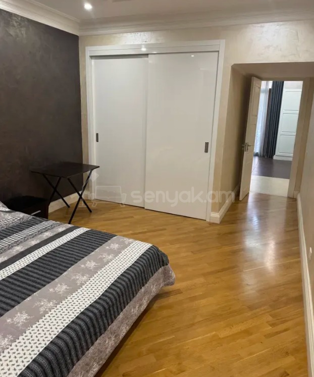 3 Սենյականոց Բնակարան Քարե Շենքում, 139քմ, 2/5 հարկ, Դիզայներական Վերանորոգված