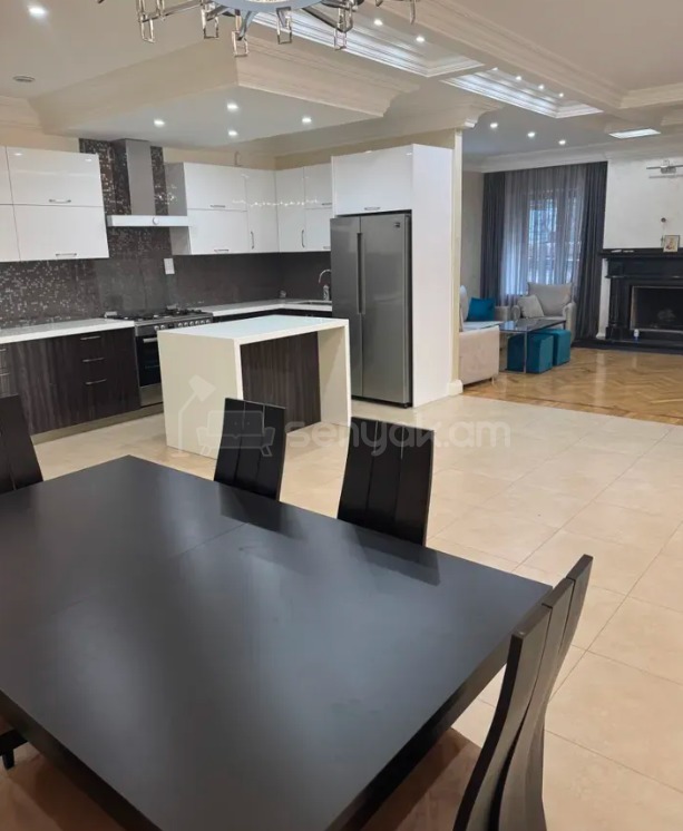 3 Սենյականոց Բնակարան Քարե Շենքում, 139քմ, 2/5 հարկ, Դիզայներական Վերանորոգված