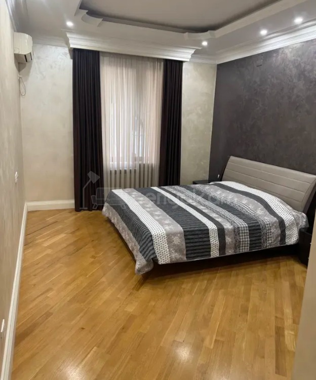 3 Սենյականոց Բնակարան Քարե Շենքում, 139քմ, 2/5 հարկ, Դիզայներական Վերանորոգված