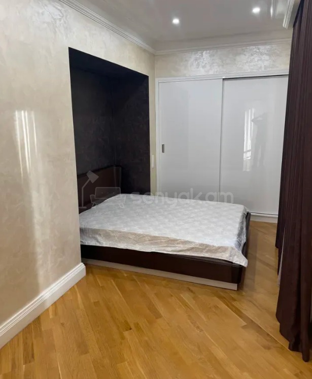 3 Սենյականոց Բնակարան Քարե Շենքում, 139քմ, 2/5 հարկ, Դիզայներական Վերանորոգված