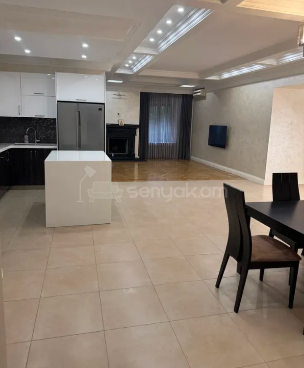 3 Սենյականոց Բնակարան Քարե Շենքում, 139քմ, 2/5 հարկ, Դիզայներական Վերանորոգված