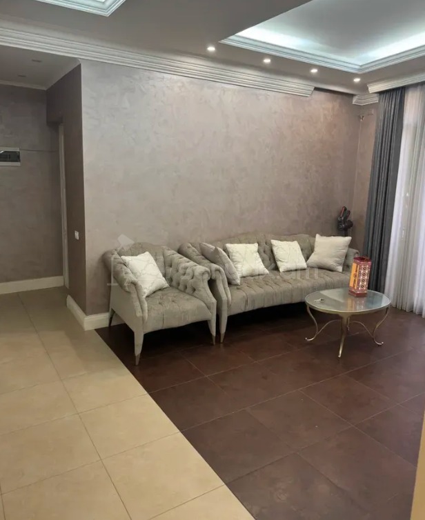 3 Սենյականոց Բնակարան Քարե Շենքում, 139քմ, 2/5 հարկ, Դիզայներական Վերանորոգված