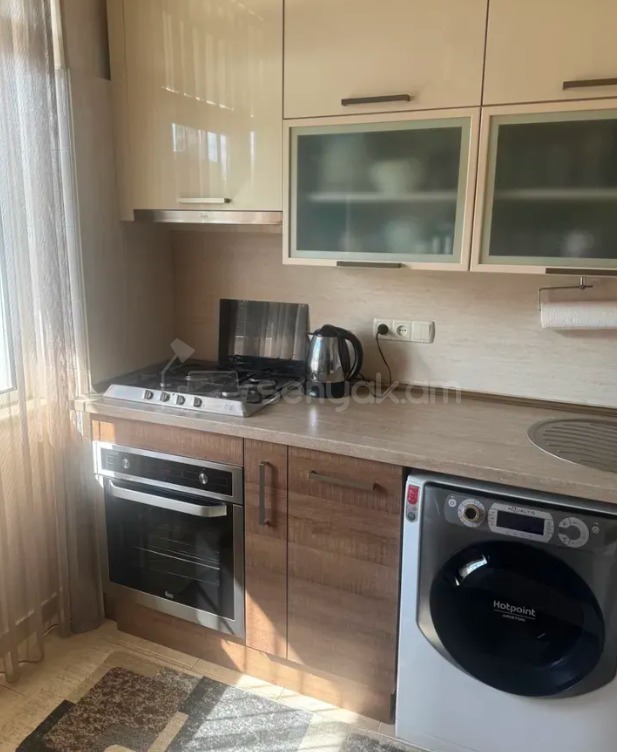 1 Սենյականոց Բնակարան Քարե Շենքում, 38քմ, 4/5 հարկ, Կապիտալ Վերանորոգված