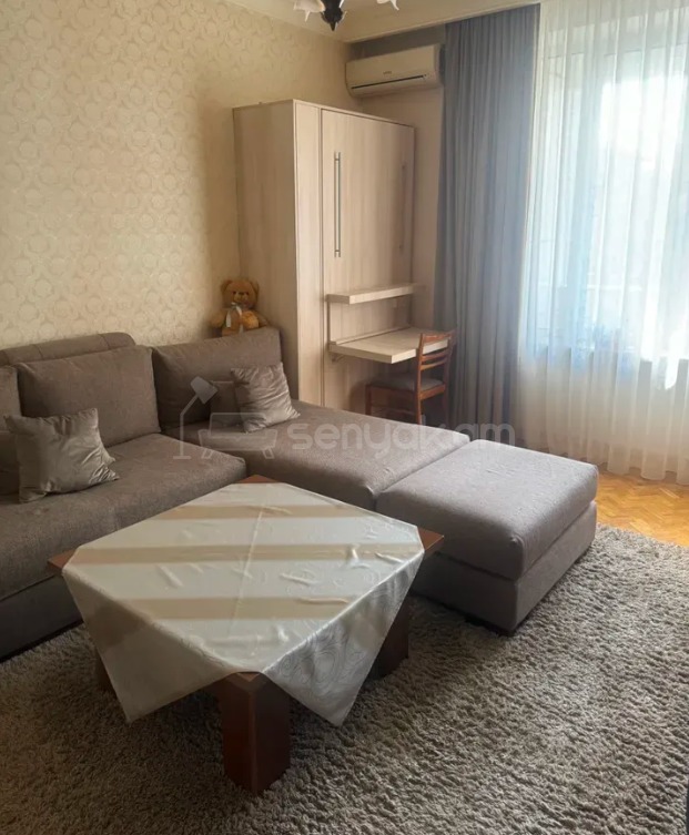 1 Սենյականոց Բնակարան Քարե Շենքում, 38քմ, 4/5 հարկ, Կապիտալ Վերանորոգված