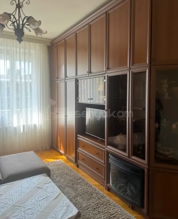 1 Սենյականոց Բնակարան Քարե Շենքում, 38քմ, 4/5 հարկ, Կապիտալ Վերանորոգված