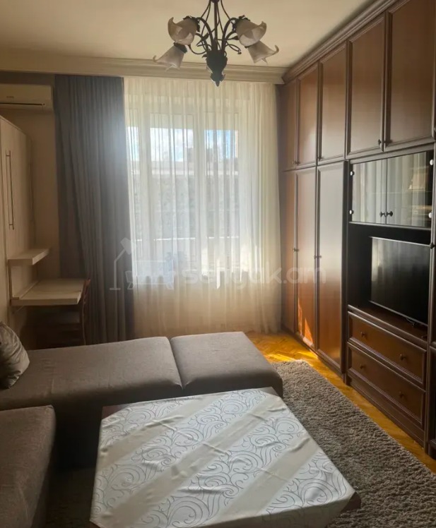 1 Սենյականոց Բնակարան Քարե Շենքում, 38քմ, 4/5 հարկ, Կապիտալ Վերանորոգված