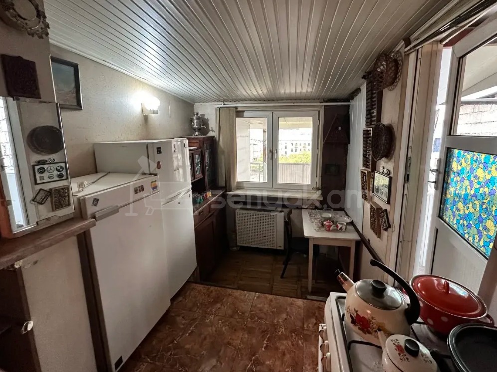 4 Սենյականոց Բնակարան Քարե Շենքում, 124քմ, 5/5 հարկ, Կապիտալ Վերանորոգված