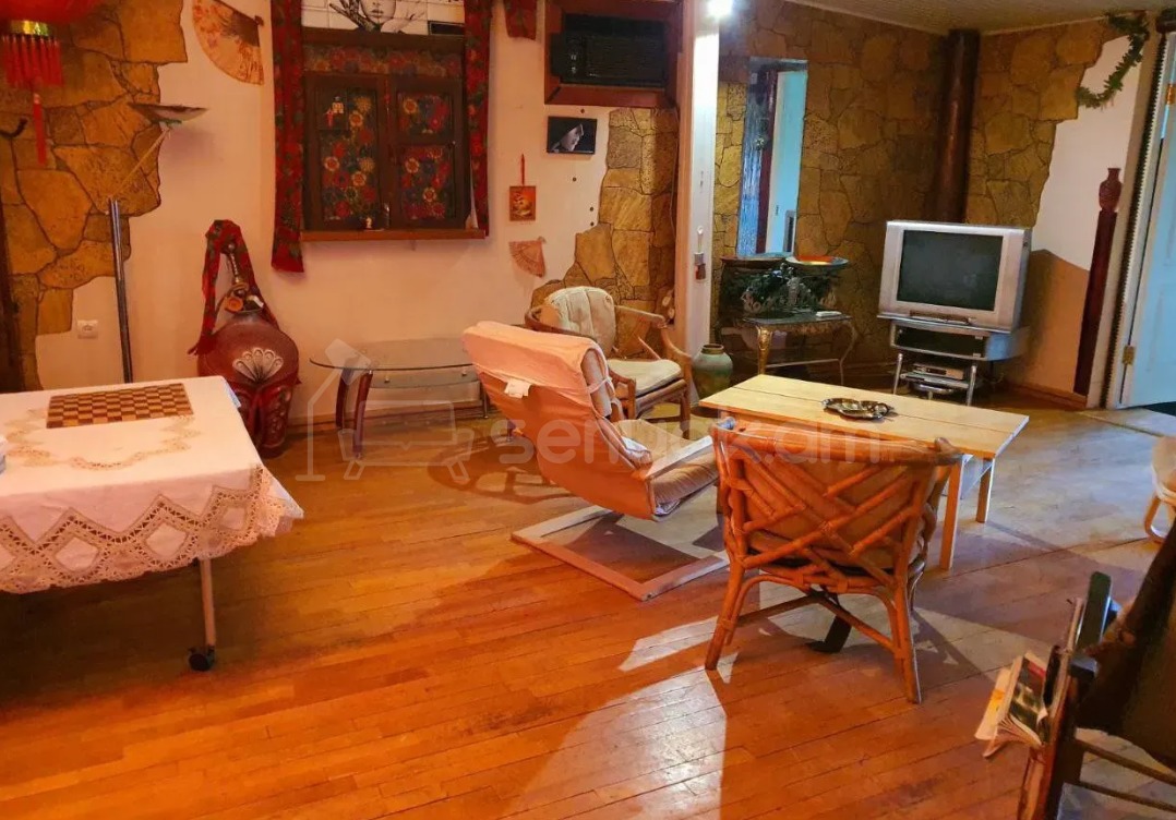 4 Սենյականոց Բնակարան Քարե Շենքում, 124քմ, 5/5 հարկ, Կապիտալ Վերանորոգված