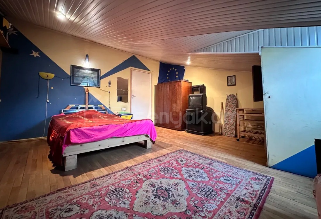 4 Սենյականոց Բնակարան Քարե Շենքում, 124քմ, 5/5 հարկ, Կապիտալ Վերանորոգված