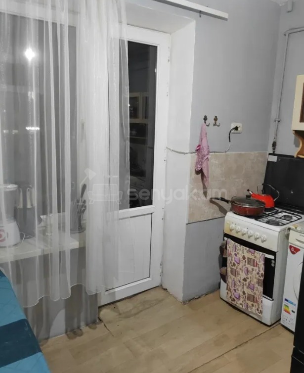 3 Սենյականոց Բնակարան Քարե Շենքում, 75քմ, 2/5 հարկ, Կոսմետիկ Վերանորոգված