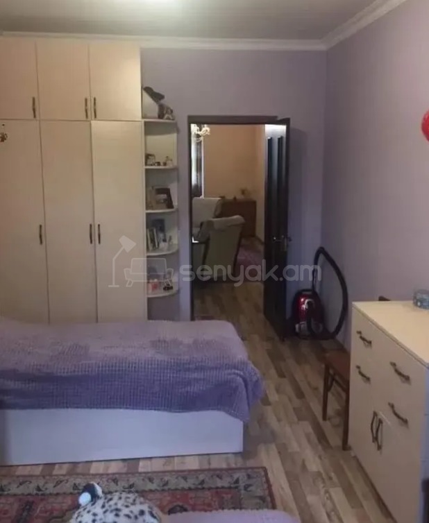 3 Սենյականոց Բնակարան Քարե Շենքում, 70քմ, 2/4 հարկ, Կապիտալ Վերանորոգված