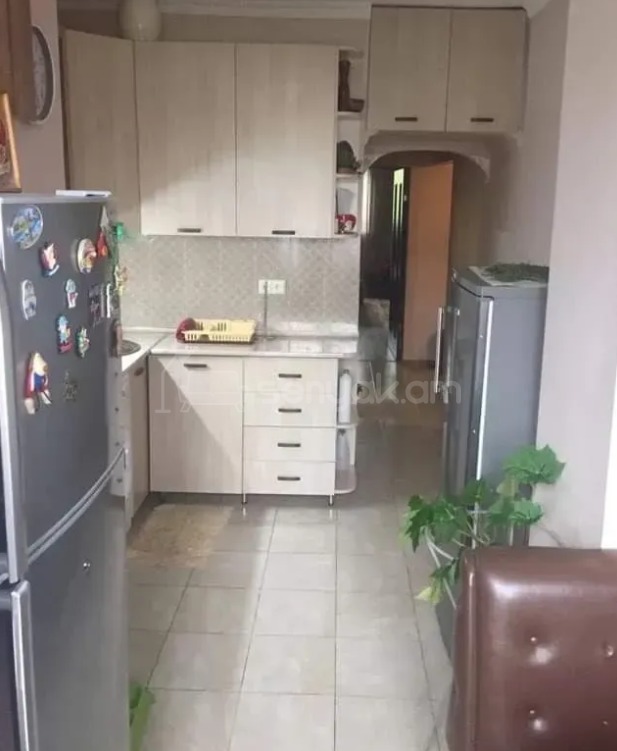 3 Սենյականոց Բնակարան Քարե Շենքում, 70քմ, 2/4 հարկ, Կապիտալ Վերանորոգված