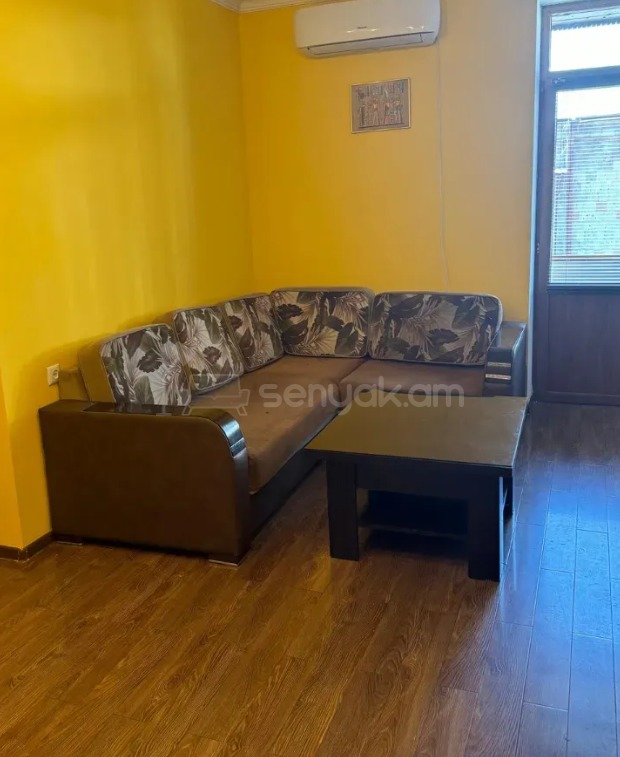 2 Սենյականոց Բնակարան Քարե Շենքում, 40քմ, 4/4 հարկ, Կապիտալ Վերանորոգված