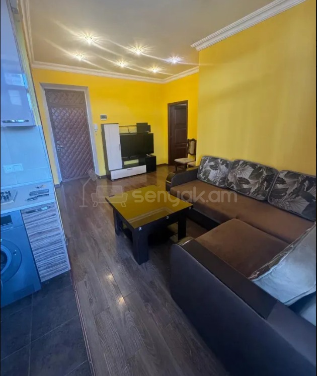 2 Սենյականոց Բնակարան Քարե Շենքում, 40քմ, 4/4 հարկ, Կապիտալ Վերանորոգված