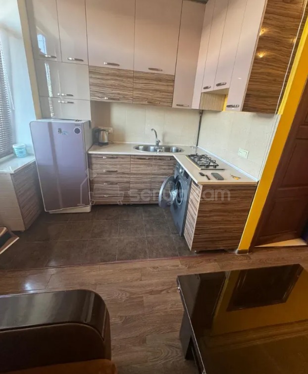 2 Սենյականոց Բնակարան Քարե Շենքում, 40քմ, 4/4 հարկ, Կապիտալ Վերանորոգված