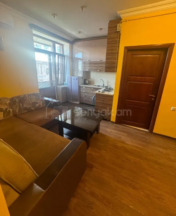 2 Սենյականոց Բնակարան Քարե Շենքում, 40քմ, 4/4 հարկ, Կապիտալ Վերանորոգված