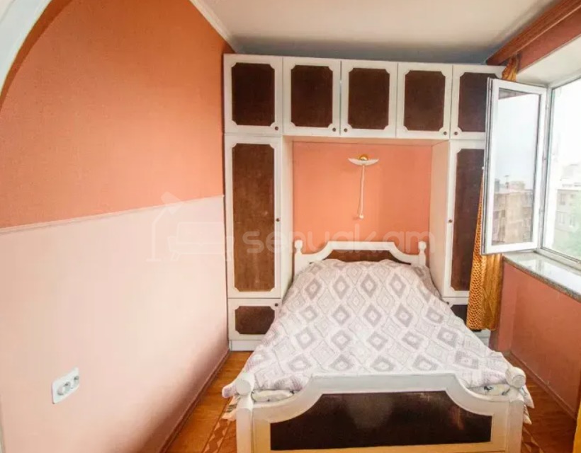 1 Սենյականոց Բնակարան Քարե Շենքում, 48քմ, 4/5 հարկ, Կոսմետիկ Վերանորոգված