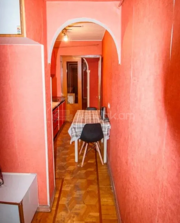 1 Սենյականոց Բնակարան Քարե Շենքում, 48քմ, 4/5 հարկ, Կոսմետիկ Վերանորոգված