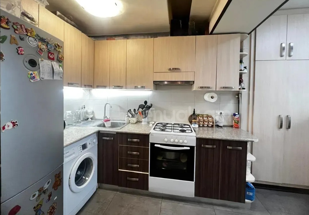 2 Սենյականոց Բնակարան Քարե Շենքում, 40քմ, 2/5 հարկ, Կապիտալ Վերանորոգված