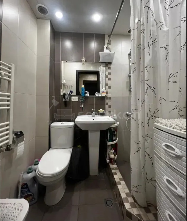 2 Սենյականոց Բնակարան Քարե Շենքում, 40քմ, 2/5 հարկ, Կապիտալ Վերանորոգված