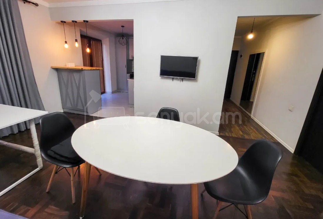 2 Սենյականոց Բնակարան Քարե Շենքում, 58քմ, 2/5 հարկ, Դիզայներական Վերանորոգված