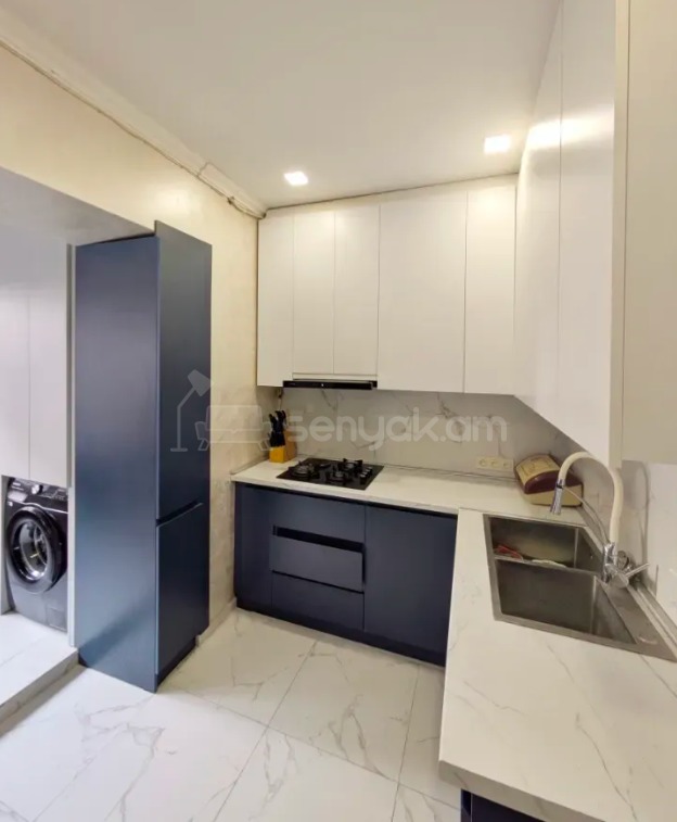 3 Սենյականոց Բնակարան Քարե Շենքում, 77քմ, 5/5 հարկ, Կապիտալ Վերանորոգված