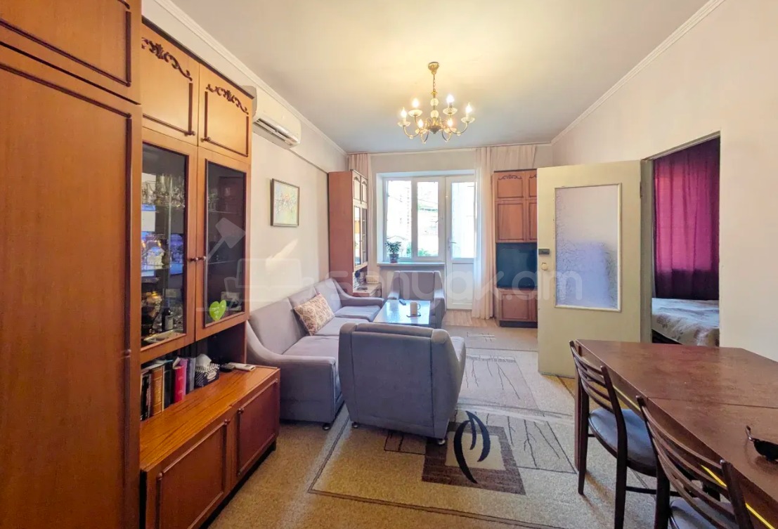 3 Սենյականոց Բնակարան Քարե Շենքում, 77քմ, 5/5 հարկ, Կապիտալ Վերանորոգված