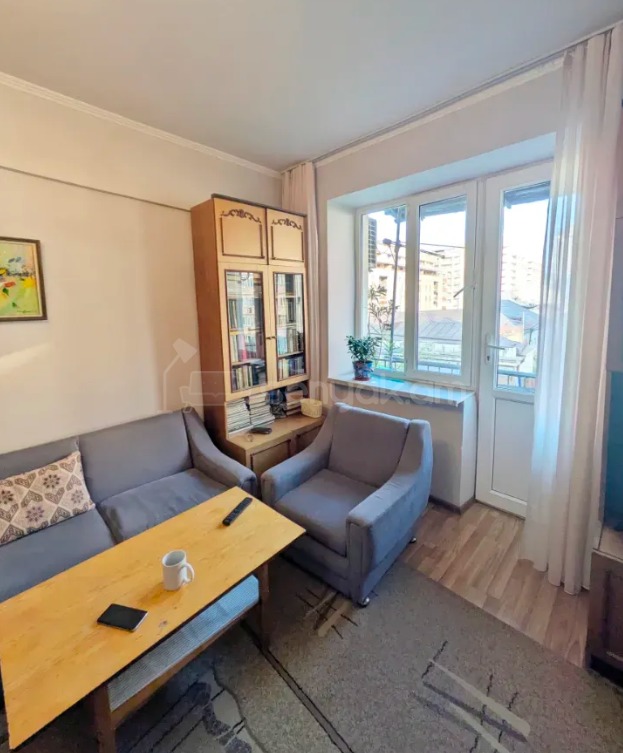 3 Սենյականոց Բնակարան Քարե Շենքում, 77քմ, 5/5 հարկ, Կապիտալ Վերանորոգված