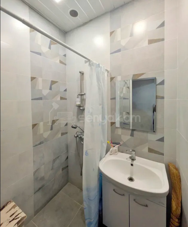 3 Սենյականոց Բնակարան Քարե Շենքում, 77քմ, 5/5 հարկ, Կապիտալ Վերանորոգված