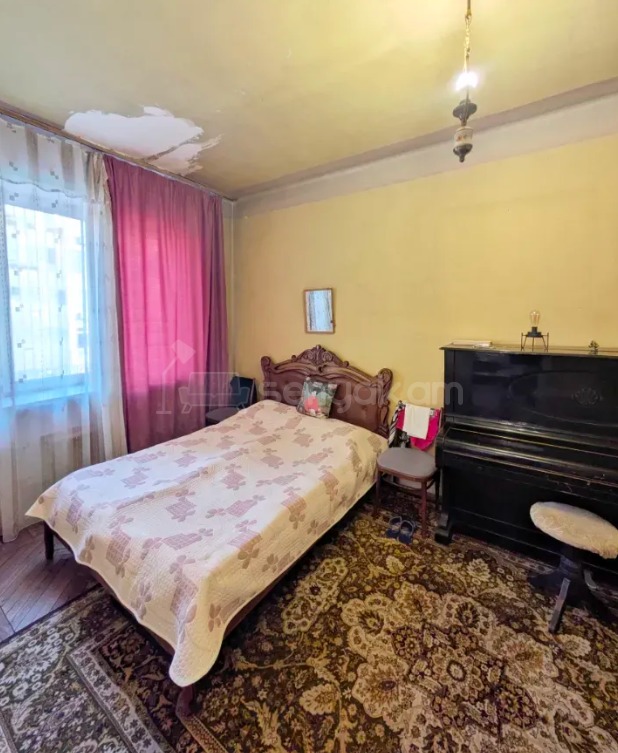 3 Սենյականոց Բնակարան Քարե Շենքում, 77քմ, 5/5 հարկ, Կապիտալ Վերանորոգված