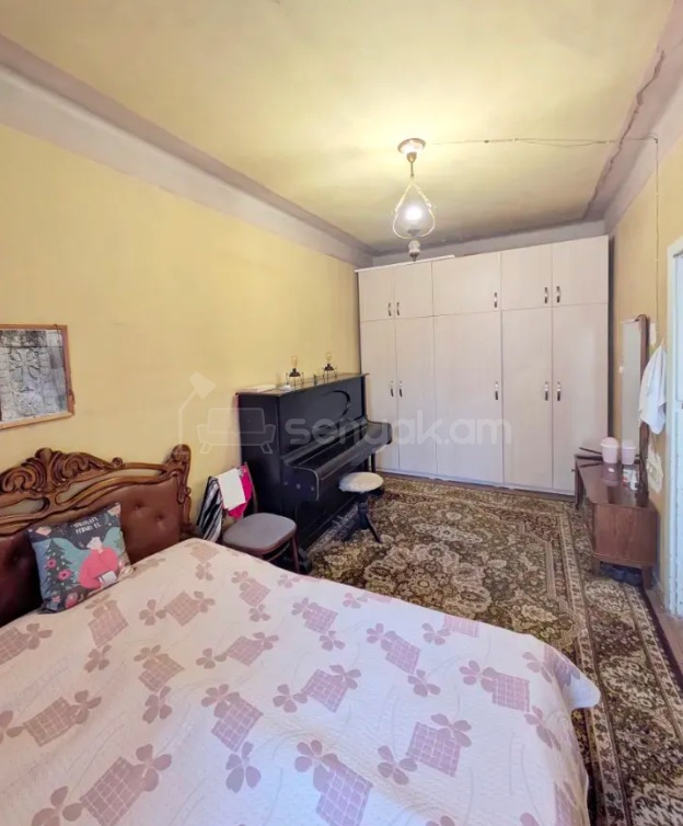 3 Սենյականոց Բնակարան Քարե Շենքում, 77քմ, 5/5 հարկ, Կապիտալ Վերանորոգված