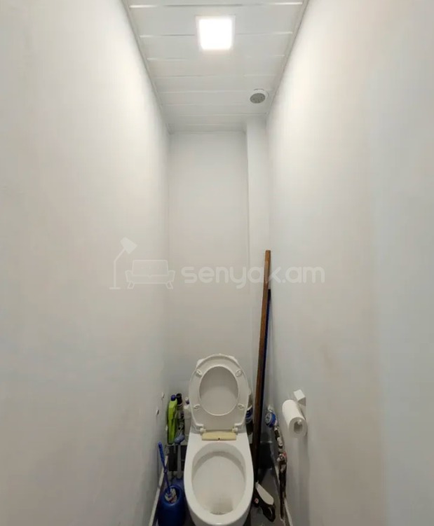 3 Սենյականոց Բնակարան Քարե Շենքում, 77քմ, 5/5 հարկ, Կապիտալ Վերանորոգված