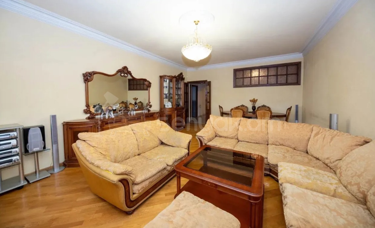 5 Սենյականոց Բնակարան Քարե Շենքում, 183քմ, 2/5 հարկ, Կապիտալ Վերանորոգված