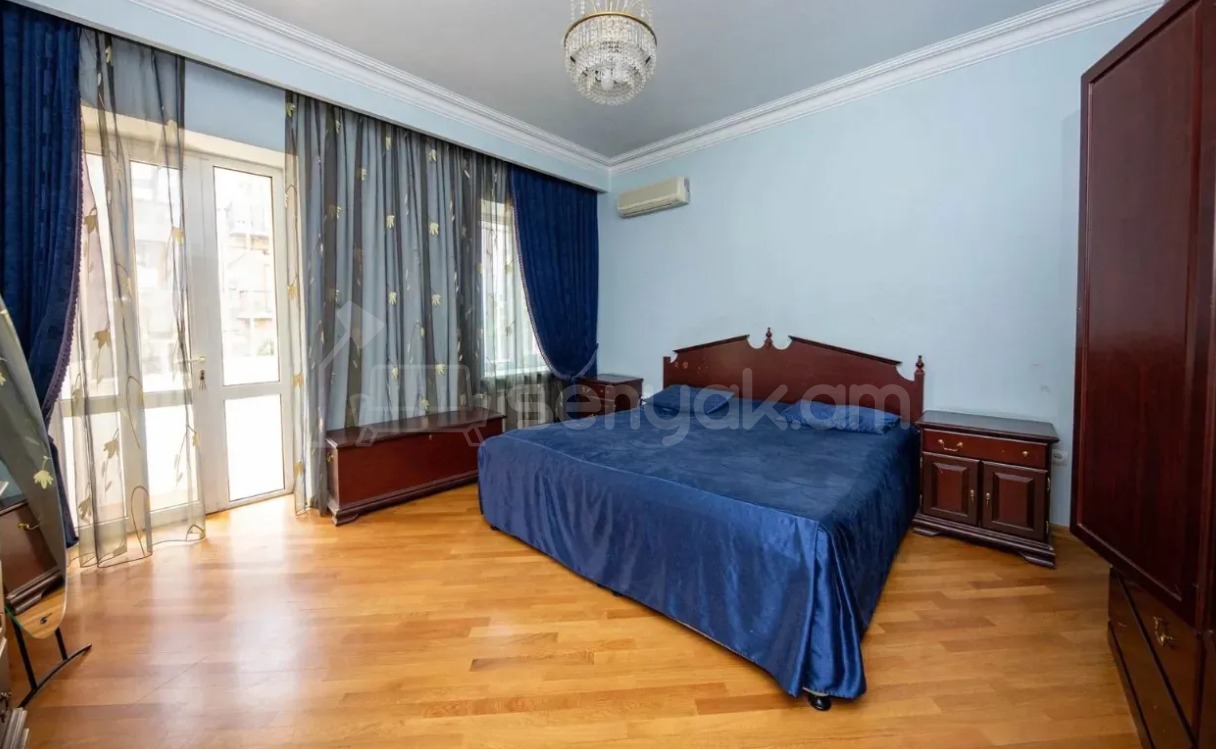 5 Սենյականոց Բնակարան Քարե Շենքում, 183քմ, 2/5 հարկ, Կապիտալ Վերանորոգված