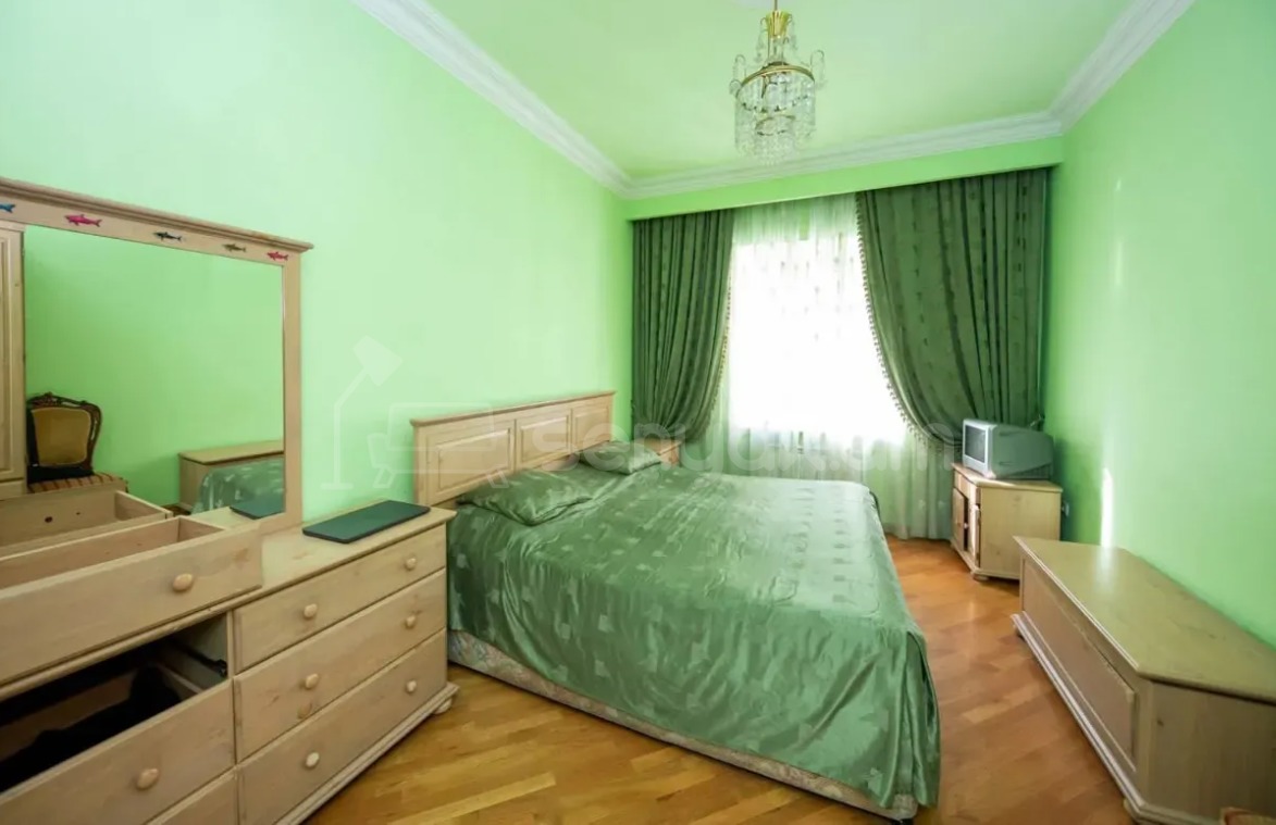 5 Սենյականոց Բնակարան Քարե Շենքում, 183քմ, 2/5 հարկ, Կապիտալ Վերանորոգված