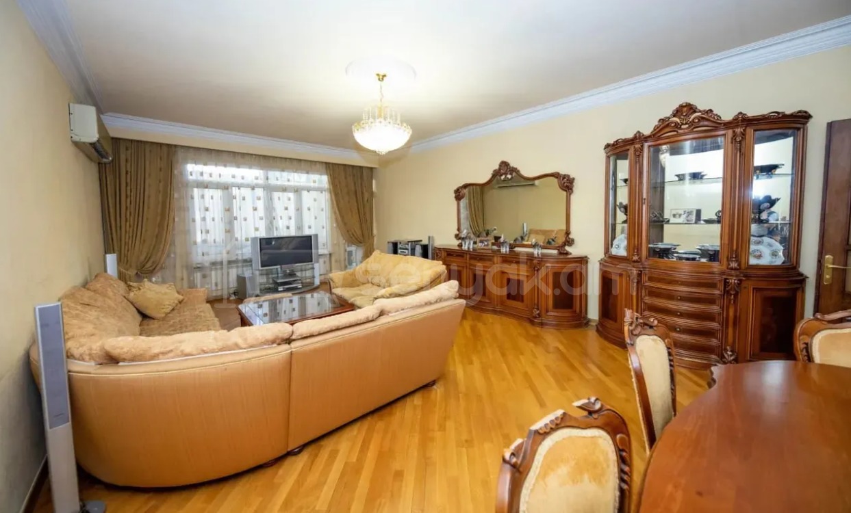 5 Սենյականոց Բնակարան Քարե Շենքում, 183քմ, 2/5 հարկ, Կապիտալ Վերանորոգված