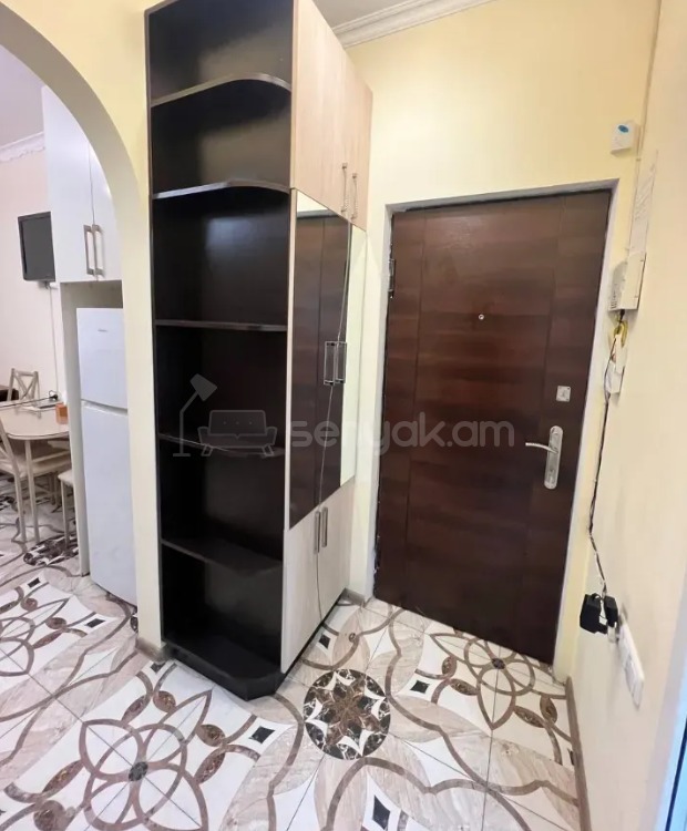 2 Սենյականոց Բնակարան Քարե Շենքում, 36քմ, 4/4 հարկ, Կապիտալ Վերանորոգված